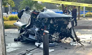 Elon Musk ca ngợi bán tải Tesla Cybertruck sau tai nạn Elon Musk ca ngợi bán tải Tesla Cybertruck sau tai nạn