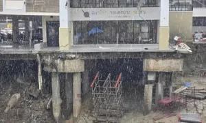 Thái Lan phá dỡ đồn cảnh sát trên miệng hố tử thần Thái Lan phá dỡ đồn cảnh sát trên miệng hố tử thần